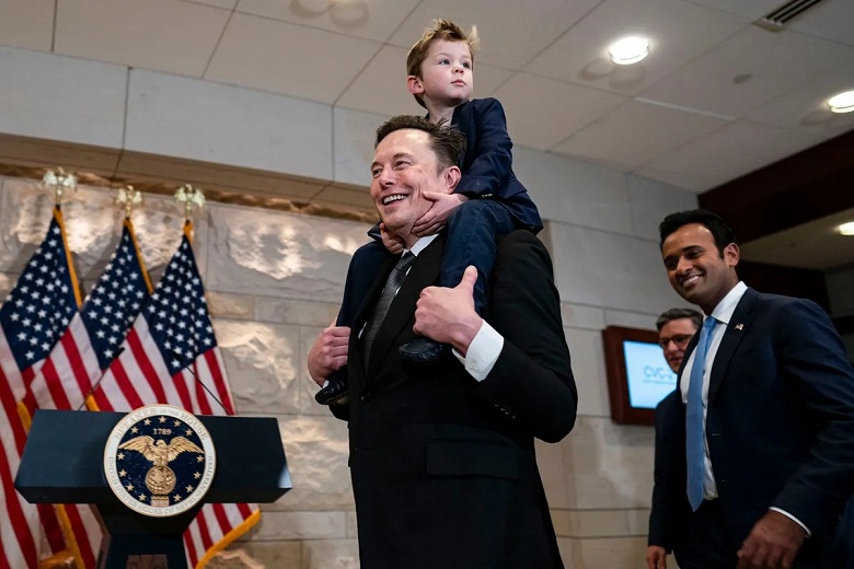 Искусственный интеллект на службе государства: Трамп и Маск объединились для внедрения ИИ-чатбота&nbsp;GSAi в правительственные структуры США